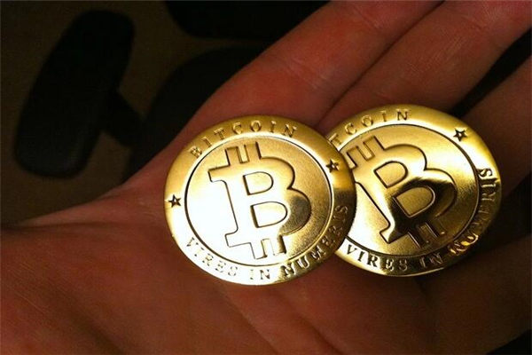 比特币突破21000美元